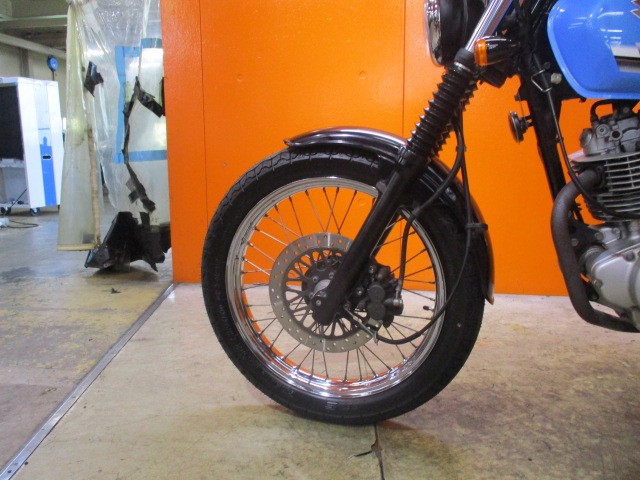 ホイールもスポークもフォークのアウターまでもが綺麗な一台！悩むのは本当に危険な一台ですよ！！